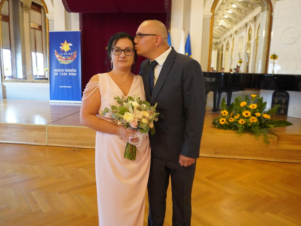 Prezydent Tarnowa udzielił ślubu. Anna i Mariusz powiedzieli sobie „tak” w Sali Lustrzanej
