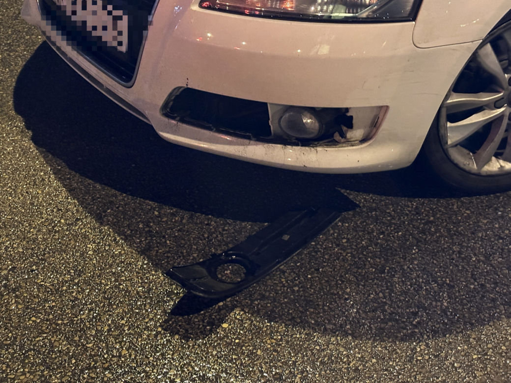 Koszmarny finał driftów we Włochach. Auto w rowie i potrącony człowiek