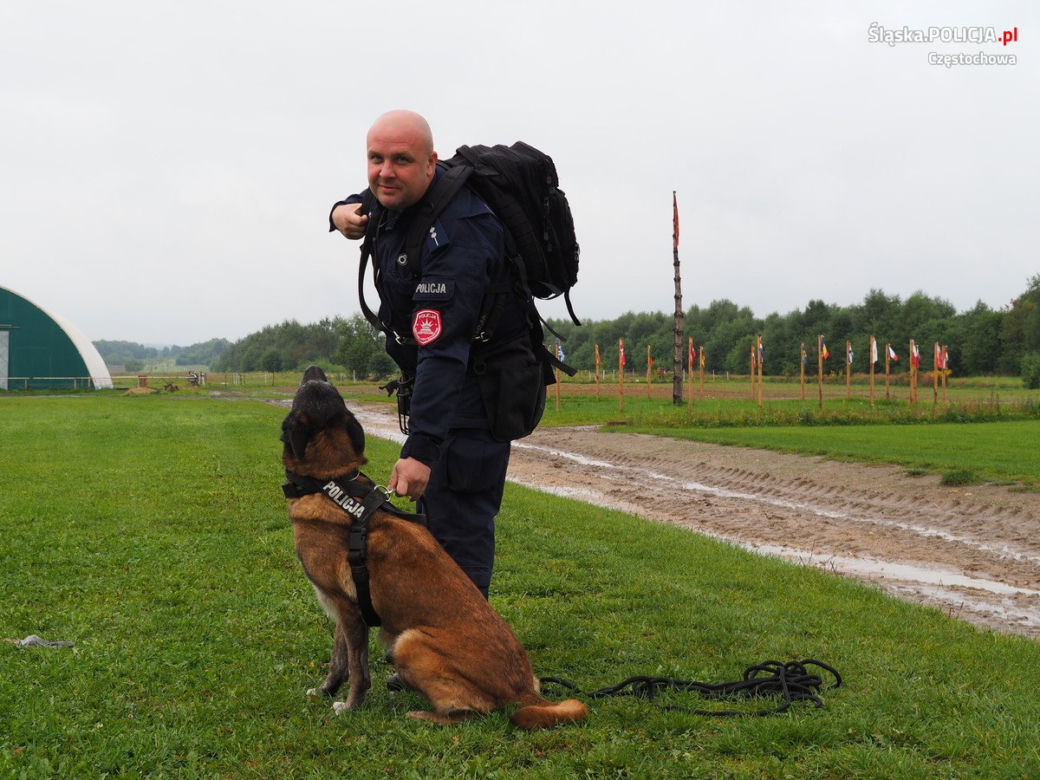 Jarika, suczka owczarka belgijskiego, po latach pracy w policji przeszła na emeryturę