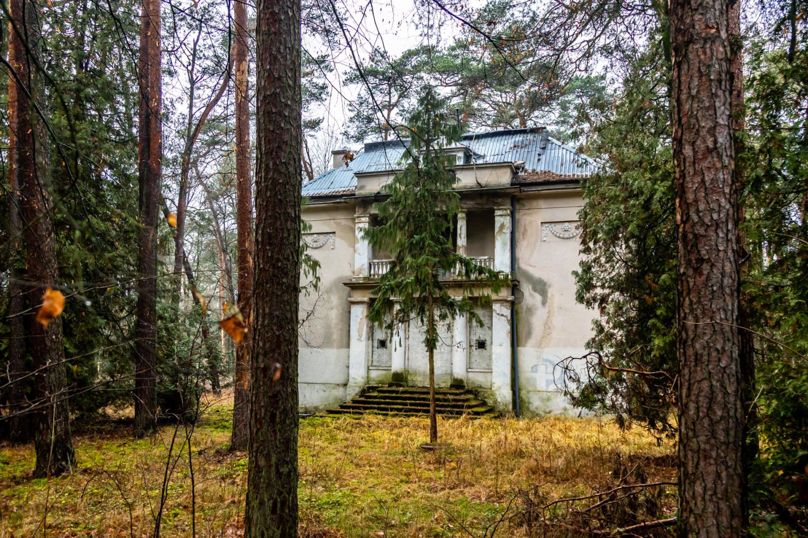 Opuszczona willa w Konstancinie