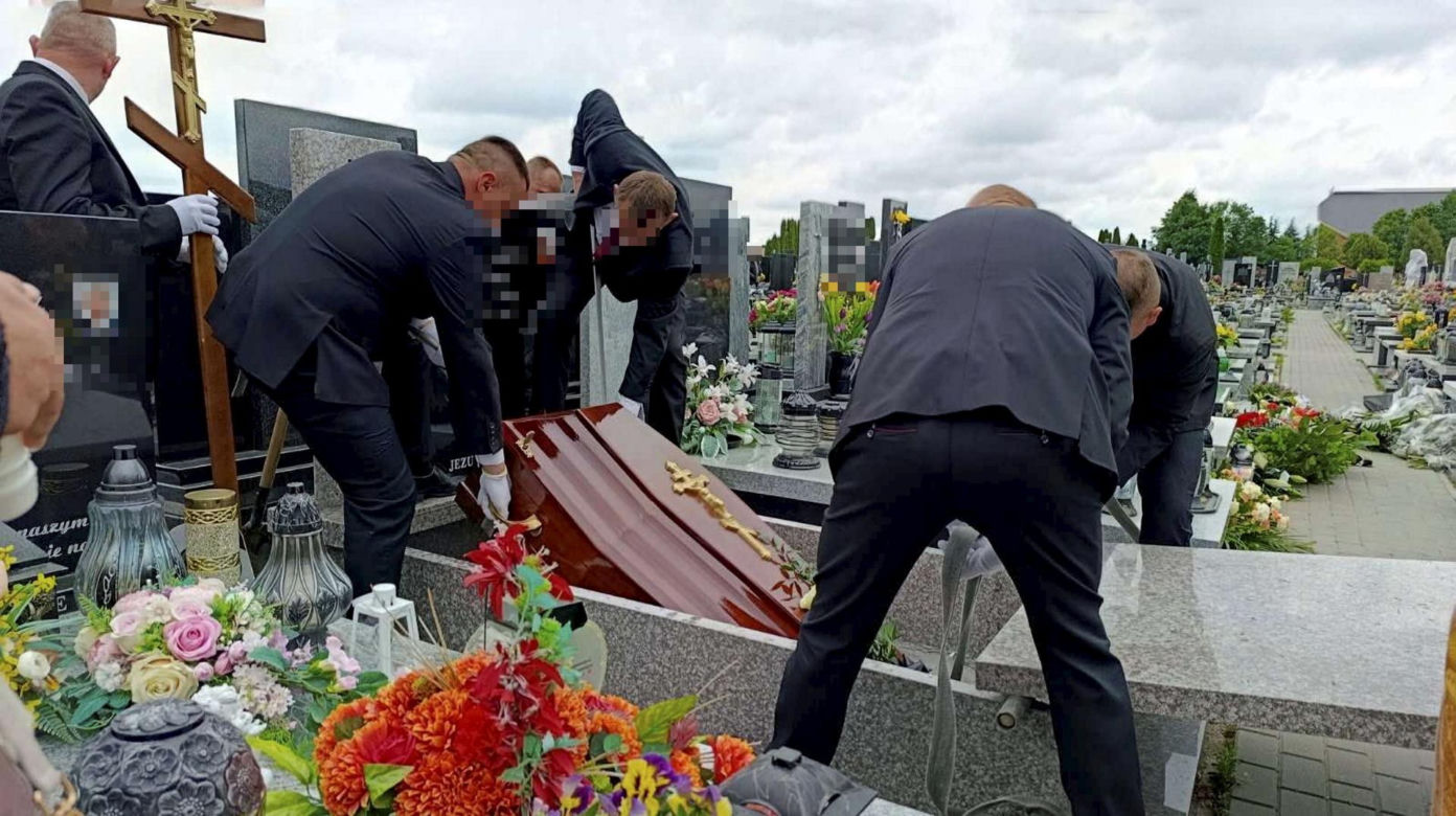 Pogrzeb pana Mikołaja z Siedlec. Do końca szukał rodziny dla 9-letniego syna. "Spełniłem swoje marzenie"