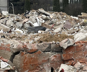 Rozbiórka domu Wesołowskich z Wyryków. Coś się w końcu ruszyło. Taki prezent na święta.