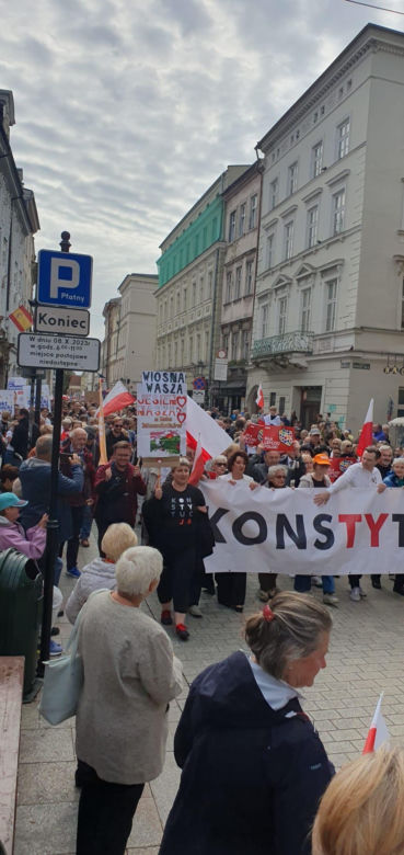 Przez Kraków przeszedł marsz solidaryzujący z warszawskim Marszem Miliona Serc