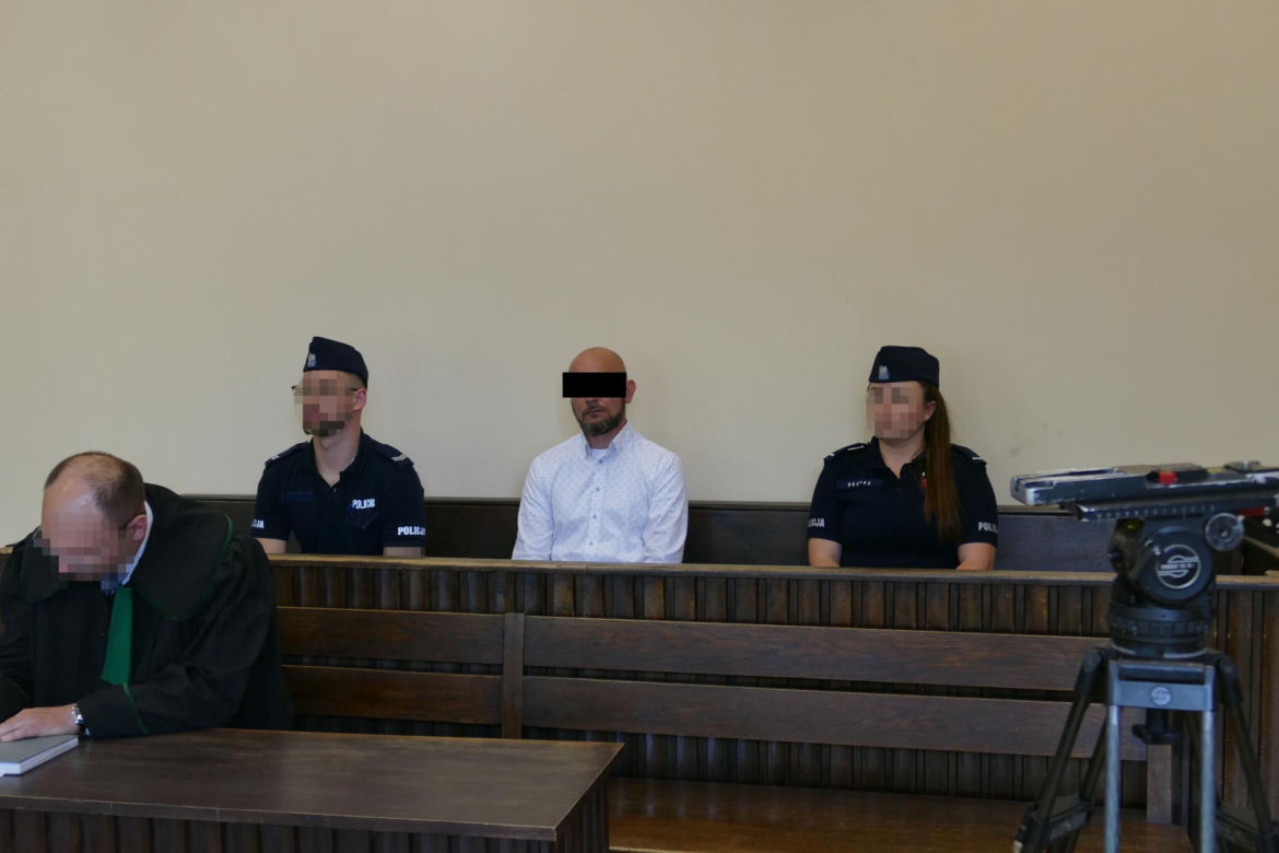 Chciał żywcem spalić żonę. Sekundy dzieliły ją od śmierci. Spędzi w więzieniu długie lata