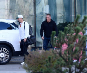 Robert Lewandowski z córkami przyjechał do Warszawy