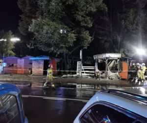 Spłonęło kilkanaście boksów. Nocny pożar targowiska w centrum Katowic