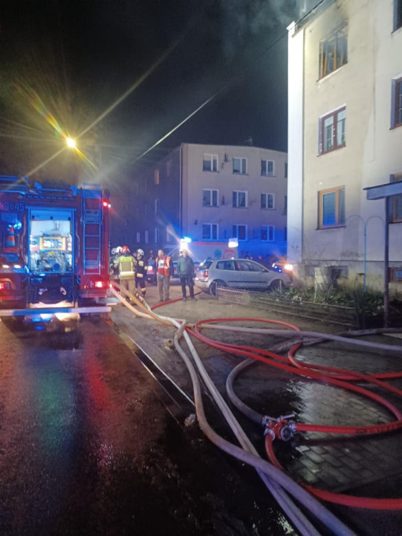 Nocny pożar w Działdowie, 49-latek ratował się skacząc z okna
