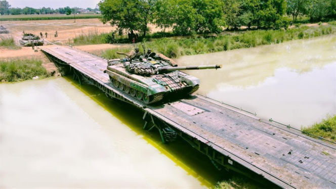 Nowe życie starych czołgów. Indyjska armia stawia na bezzałogowe T-72 w wojnie przyszłości