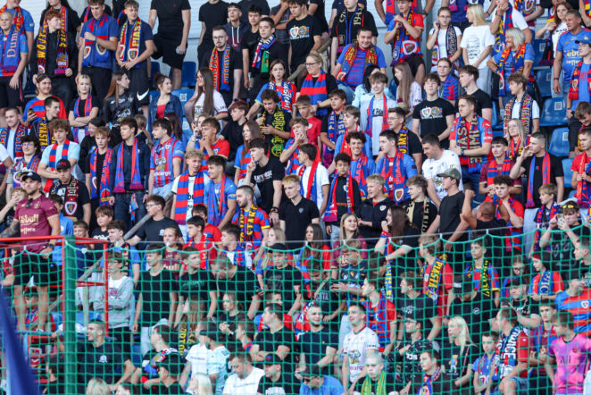  Mecz Piast Gliwice - Legia Warszawa przerwany! Kibic zasłabł na trybunach