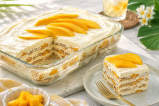 Mango float bez pieczenia. Herbatniki miękną między warstwami owoców i kremu