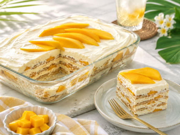 Mango float bez pieczenia. Herbatniki miękną między warstwami owoców i kremu