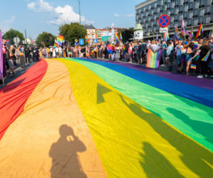 Marsz Równości w Krakowie - tłumy na wydarzeniu pod hasłem Zaczerpnąć tchu.