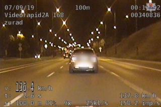 Brawurowa jazda Hondą przez miasto. 19-latek stracił prawo jazdy - WIDEO