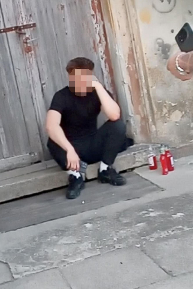 "Boimy się wychodzić z domu”. Mieszkańcy żyją w strachu przed grupą wyrostków