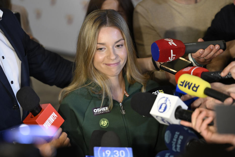 Maja Chwalińska na konferencji prasowej w Warszawie