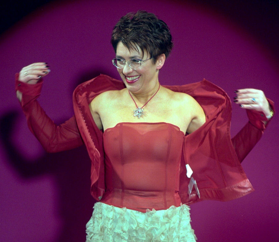 CHARYTATYWNY POKAZ MODY W WYKONANIU PARLAMANTARZYSTEK N/Z JAKUBOWSKA ALEKSANDRA - SLD, 2002r.