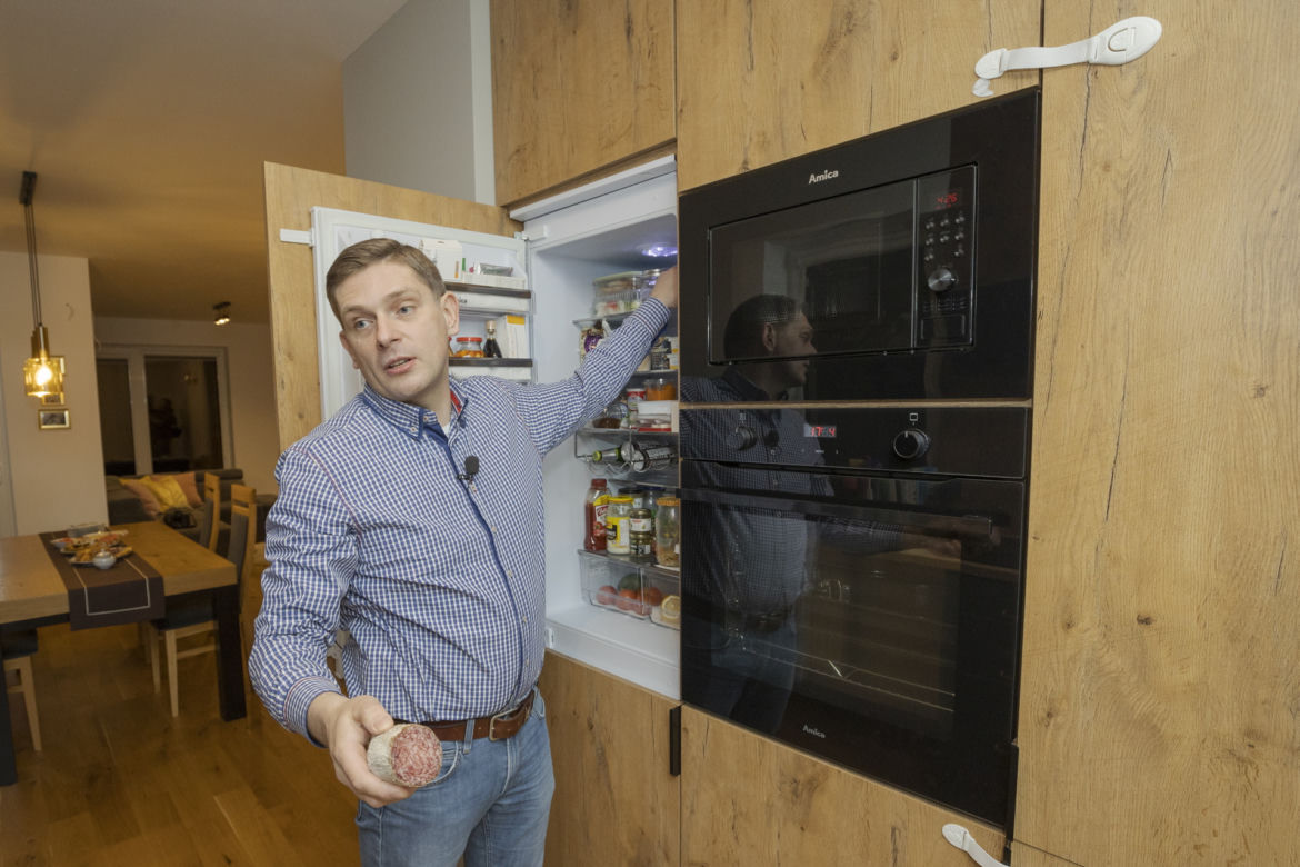 Tak mieszka poseł Bartosz Kownacki
