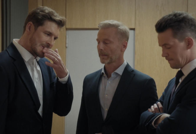 M jak miłość, odcinek 1913. Marcin (Mikołaj Roznerski), Jakub Karski (Krzysztof Kwiatkowski), Andrzej Budzyński (Krystian Wieczorek)