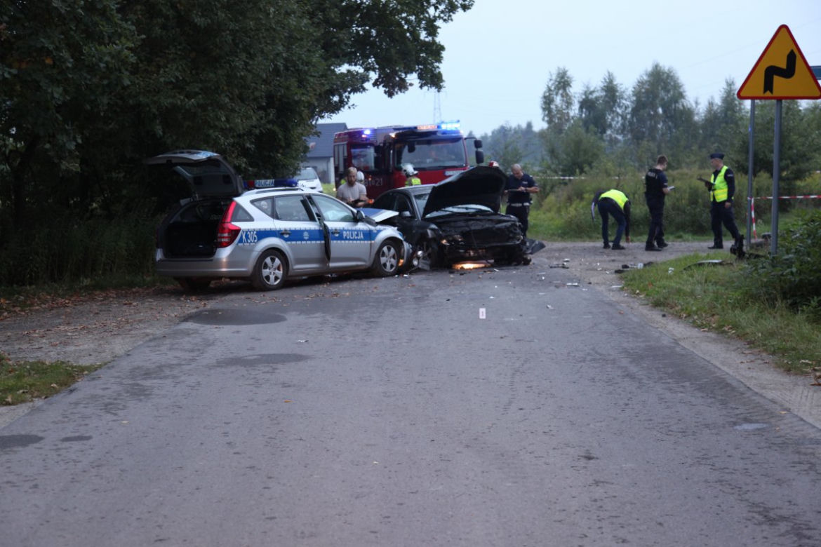 Pościg za motocyklistą w Stalach. Dwóch policjantów w szpitalu. Co tam się wydarzyło?