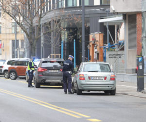 Armagedon w centrum Warszawy. Auta w kolejce do wypisania mandatów! Rozkopują pl. Pięciu Rogów