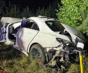 ROZTRZASKANY mercedes pod Poznaniem. Cztery osoby zostały RANNE 