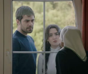 Wichrowe wzgórze: Babcia Zümrüt podsłuchuje plan rozwodu! Rodzinny skandal wisi w powietrzu