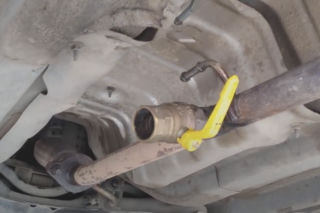 Tani sposób na sportowy wydech? Oto tuning prosto ze sklepu hydraulicznego - WIDEO