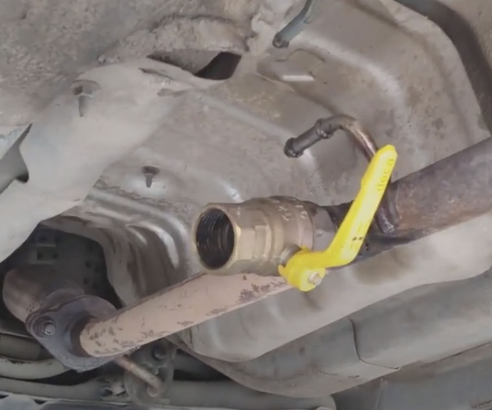 Tani sportowy wydech? Oto tuning prosto ze sklepu hydraulicznego