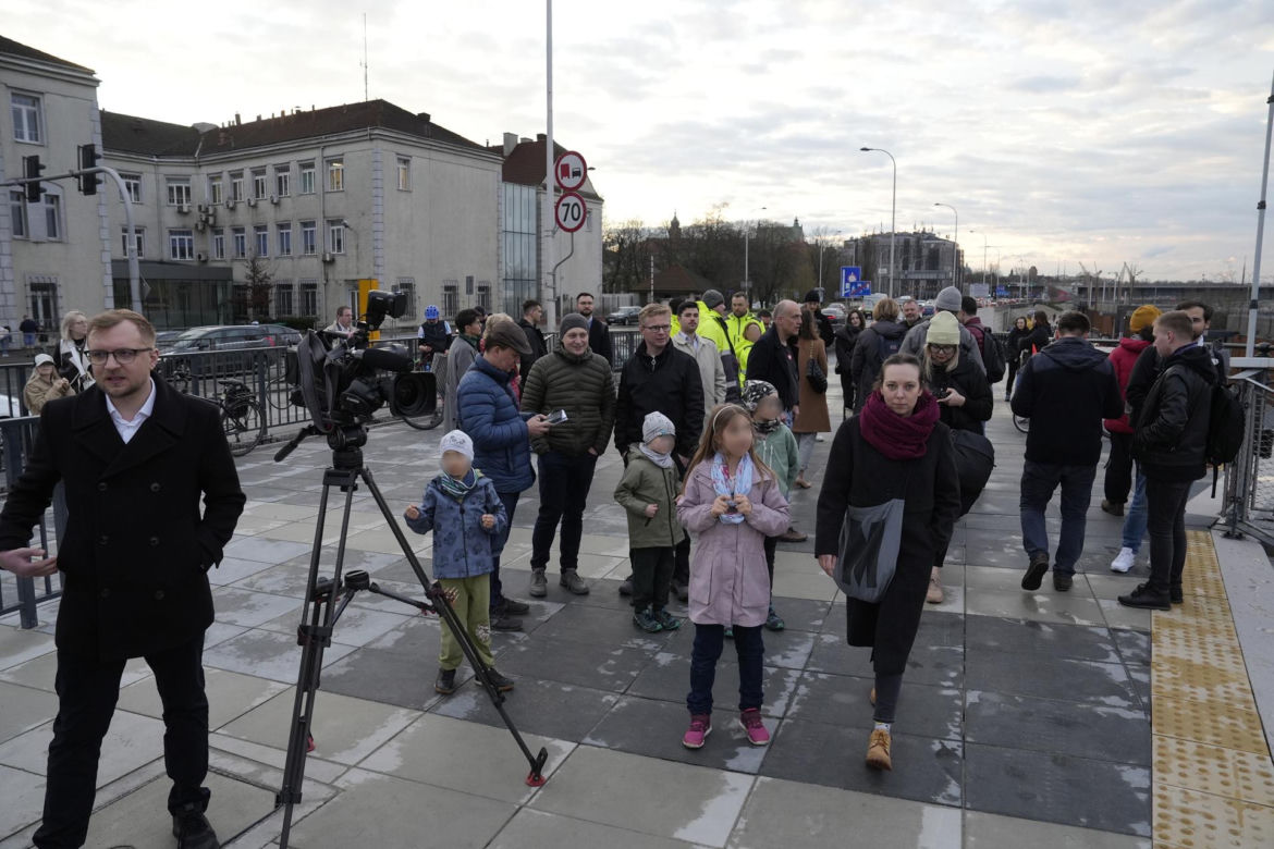 Otworzyli nowy most w Warszawie. Wielkie tłumy na spacerze z prezydentem