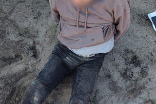 Pijany złodziej zasnął w kradzionym aucie. Obudzili go policjanci