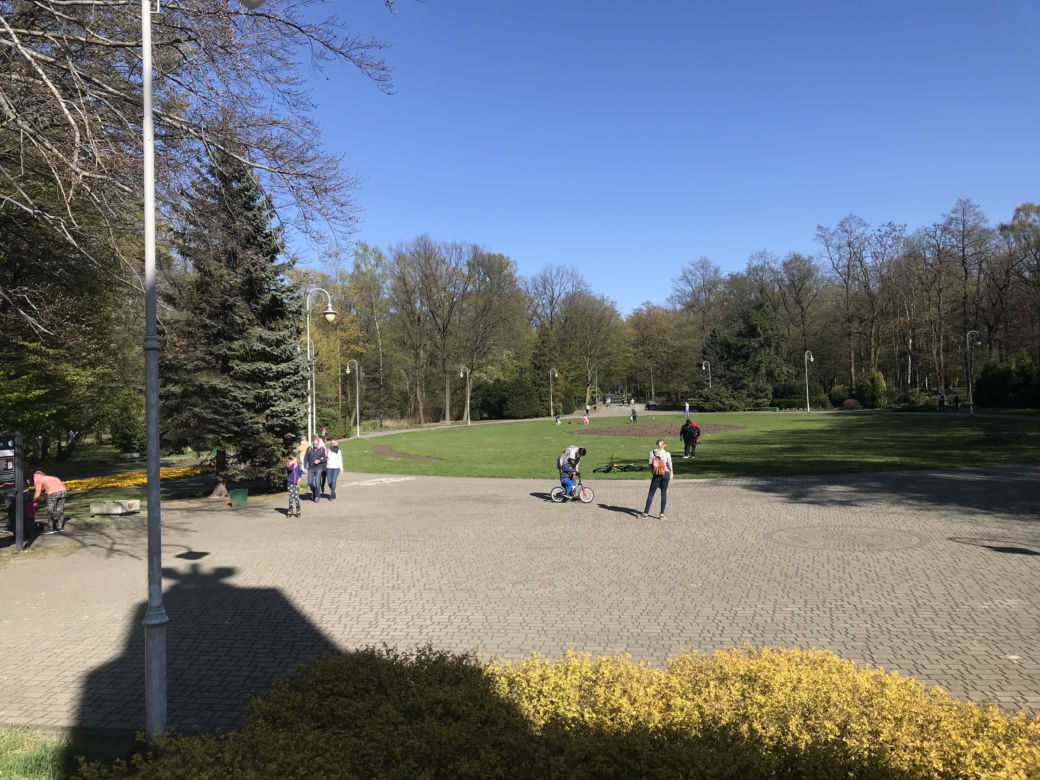Katowice: Tłumy w Parku Kościuszki. Mieszkańcy ruszyli na spacery
