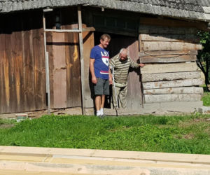 Sąsiedzi wybudowali dach dla chorego Tadeusza