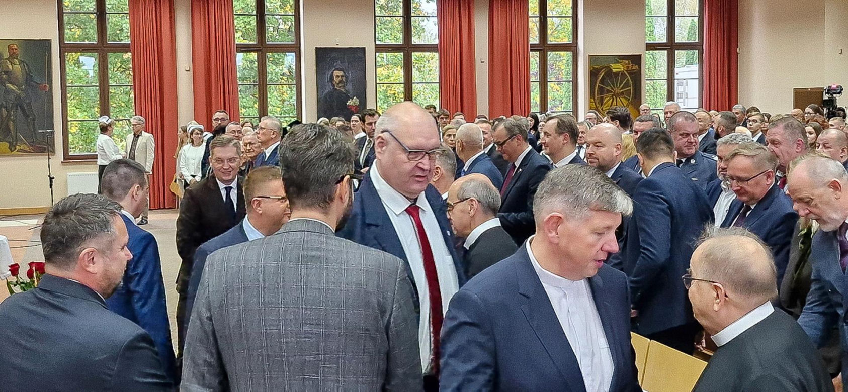 Piękne studentki o. Rydzyka przyćmiły byłego prezydenta Andrzeja Dudę
