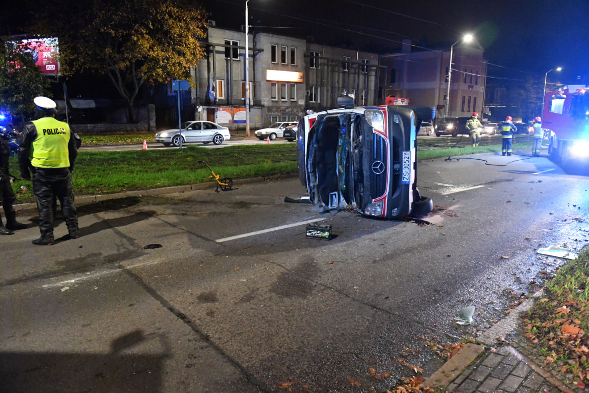Szczecin: Wypadek karetki pogotowia.