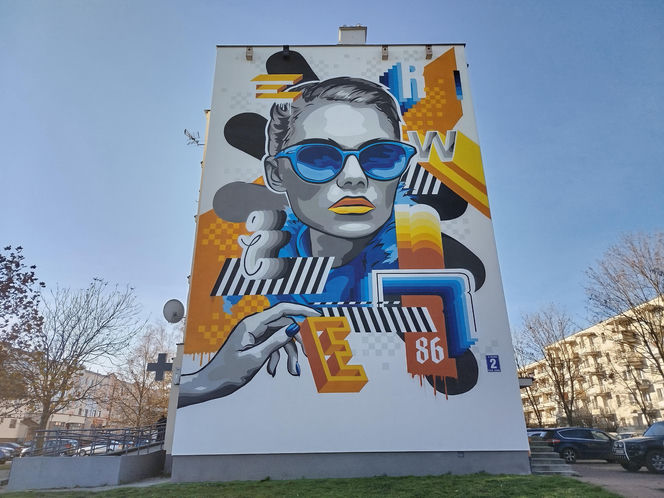 Nowy mural z kobiecą postacią na ścianie bloku przy ulicy Kaszubskiej 2 w Siedlcach. Zobacz zdjęcia!