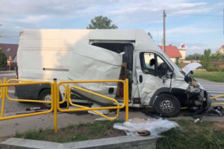 Wypadek w Knyszynie. Zderzenie dwóch busów zablokowało skrzyżowanie [ZDJĘCIA]