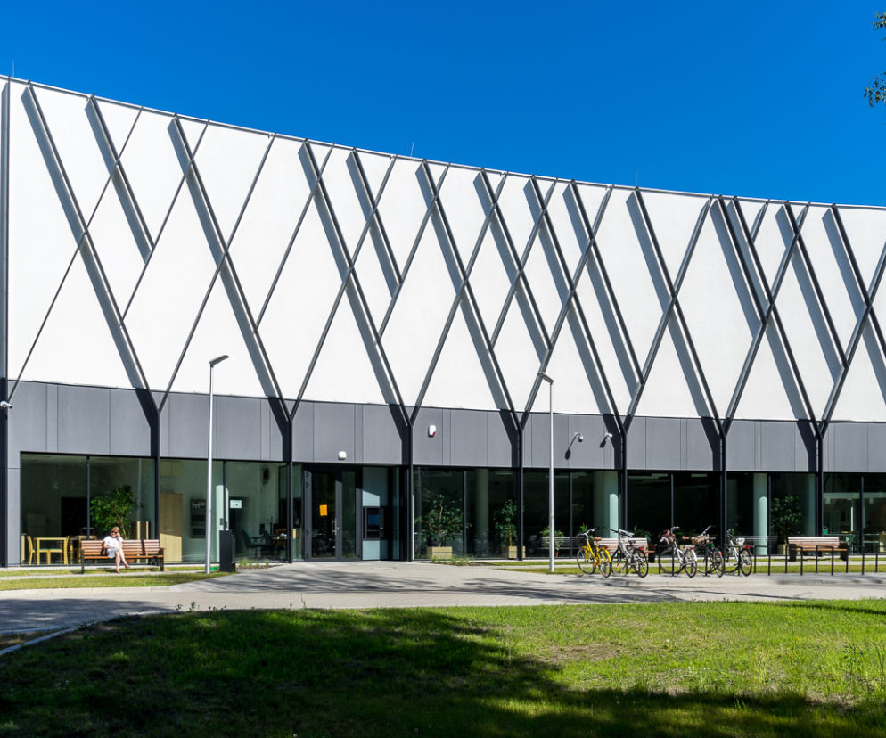Białystok. Biblioteka Uniwersytecka im. Jerzego Giedrojcia ma nową siedzibę [ZDJĘCIA]