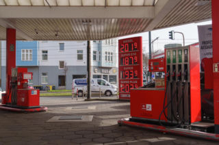 Benzyna znów po 2 euro. Kierowcy łapią się za głowy 