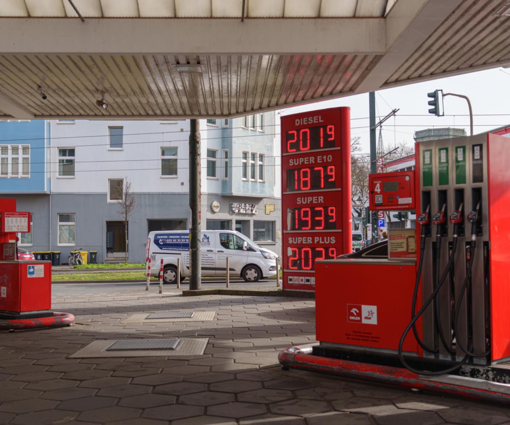 Benzyna znów po 2 euro. Kierowcy łapią się za kieszeń 