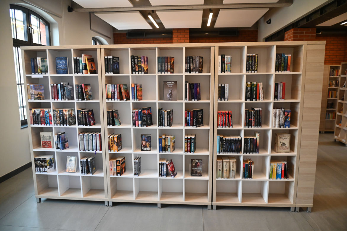  Filia nr 7 Miejskiej Biblioteki Publicznej na placu Matki Teresy w Szczecinie, 9 bm. Biblioteka powstała w XIX-wiecznym odrestaurowanym budynku przy pl. Matki Teresy z Kalkuty