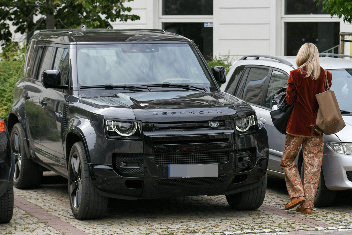 Agnieszka Woźniak-Starak zamieniła eko elektryczna Teslę na potężnego Defendera za 400 tyś.