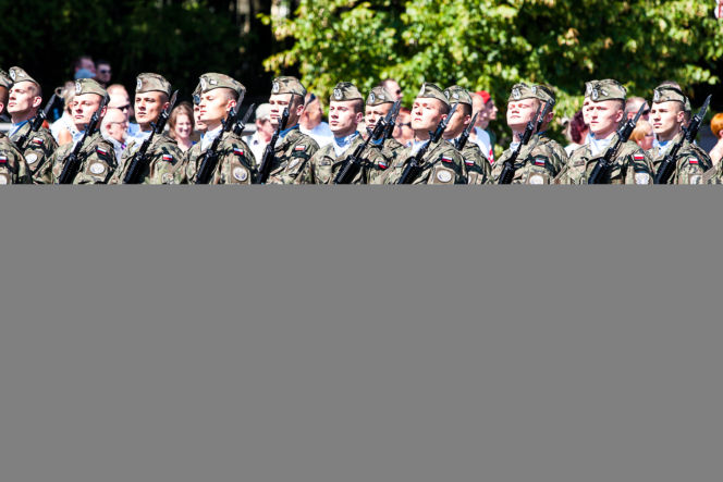 Defilada wojska w Warszawie