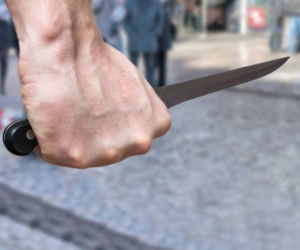 Atak nożownika w Żyrardowie. 25-letni Gruzin ranił rodaka nożem w ucho