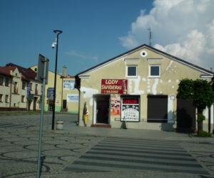 Jeden z najpiękniejszych pałaców znajduje się w województwie łódzkim. Jest dumą średniowiecznego miasta