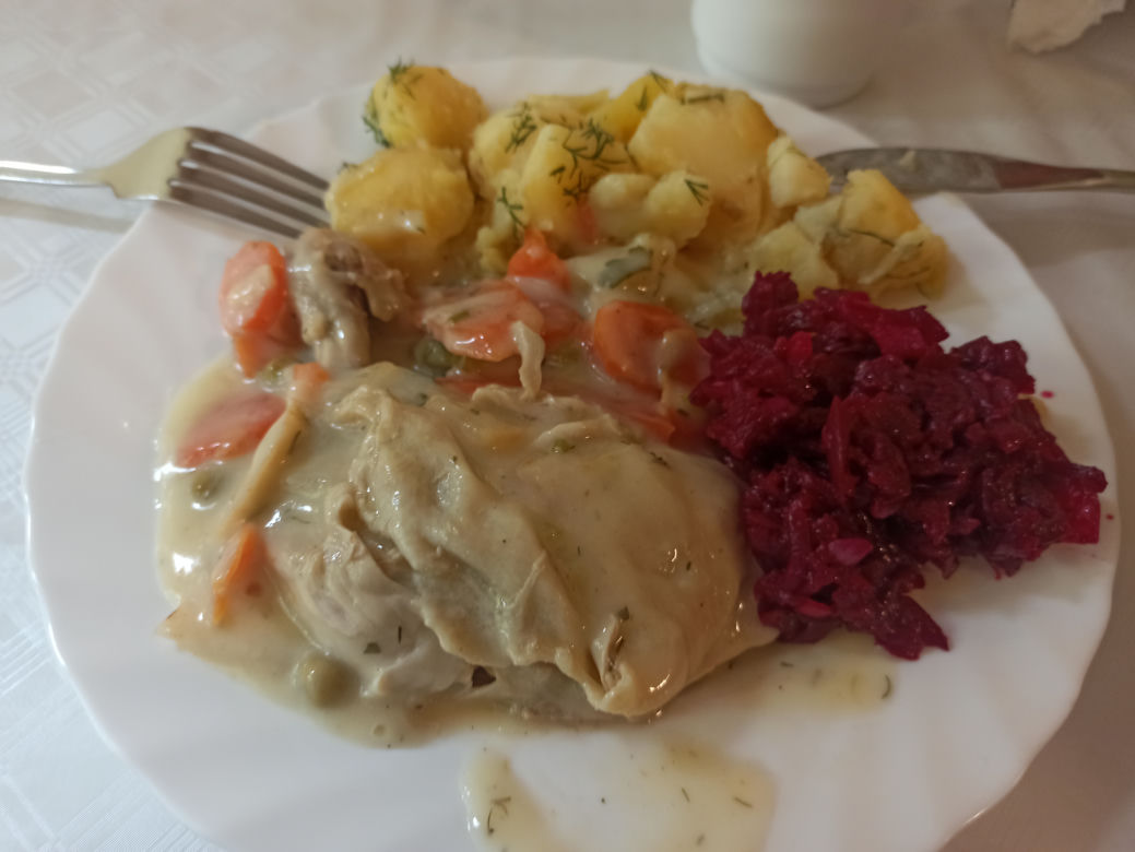 Posiłki w sanatorium. Tym nas karmią na śniadanie, obiad i kolację