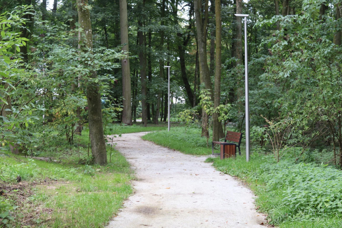 Zabytkowy park pod Lubawą zmienił się nie do poznania. Teraz wygląda jak z bajki