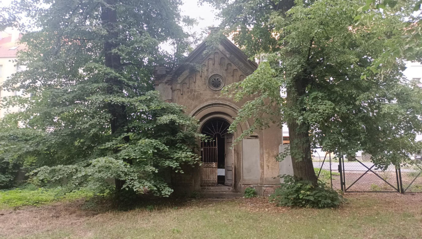 Opuszczony cmentarz w Opolu. Tu zatrzymał się czas