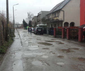 Kiedy spadnie deszcz, mieszkańcy ulicy toną w błocie