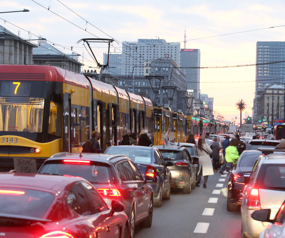 Wyrzucą diesle z centrum?! Warszawa chce Strefy Czystego Transportu