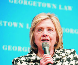 Dym w samolocie z Hillary